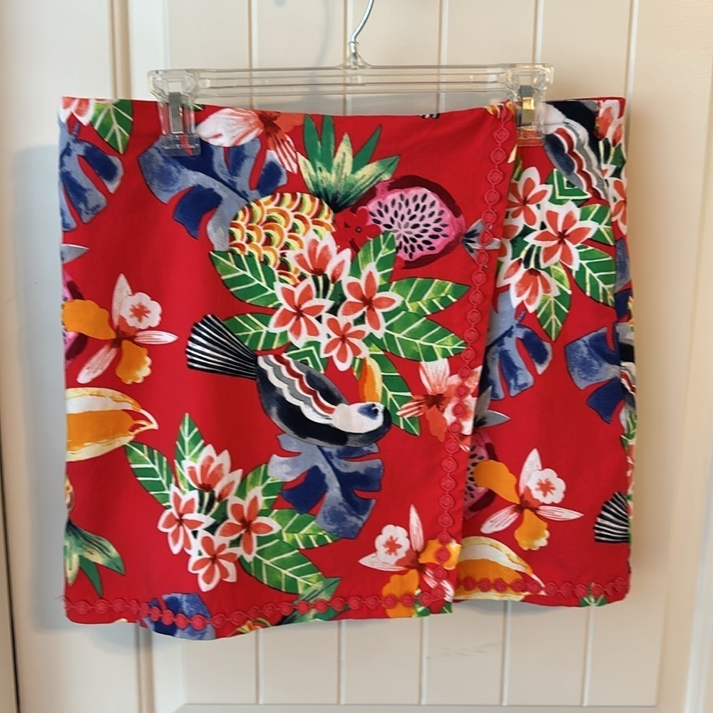 crown & ivy Red Tropical Floral Skort with Multicolor Botanical Print